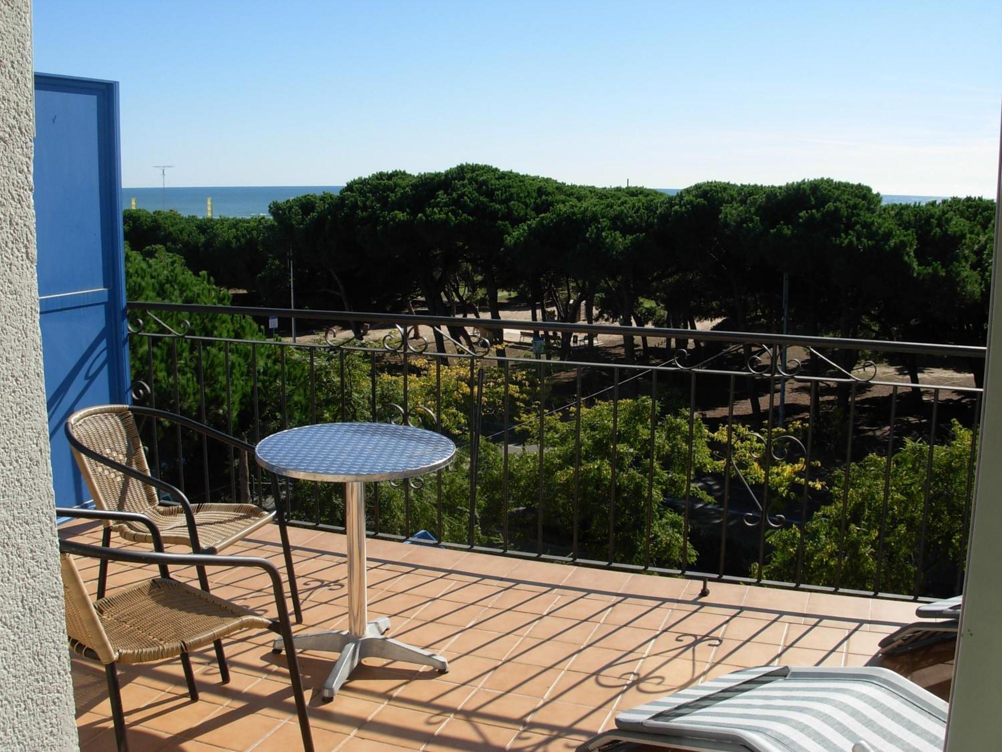 Hotel Rodsan Suizo Castelldefels Exterior foto