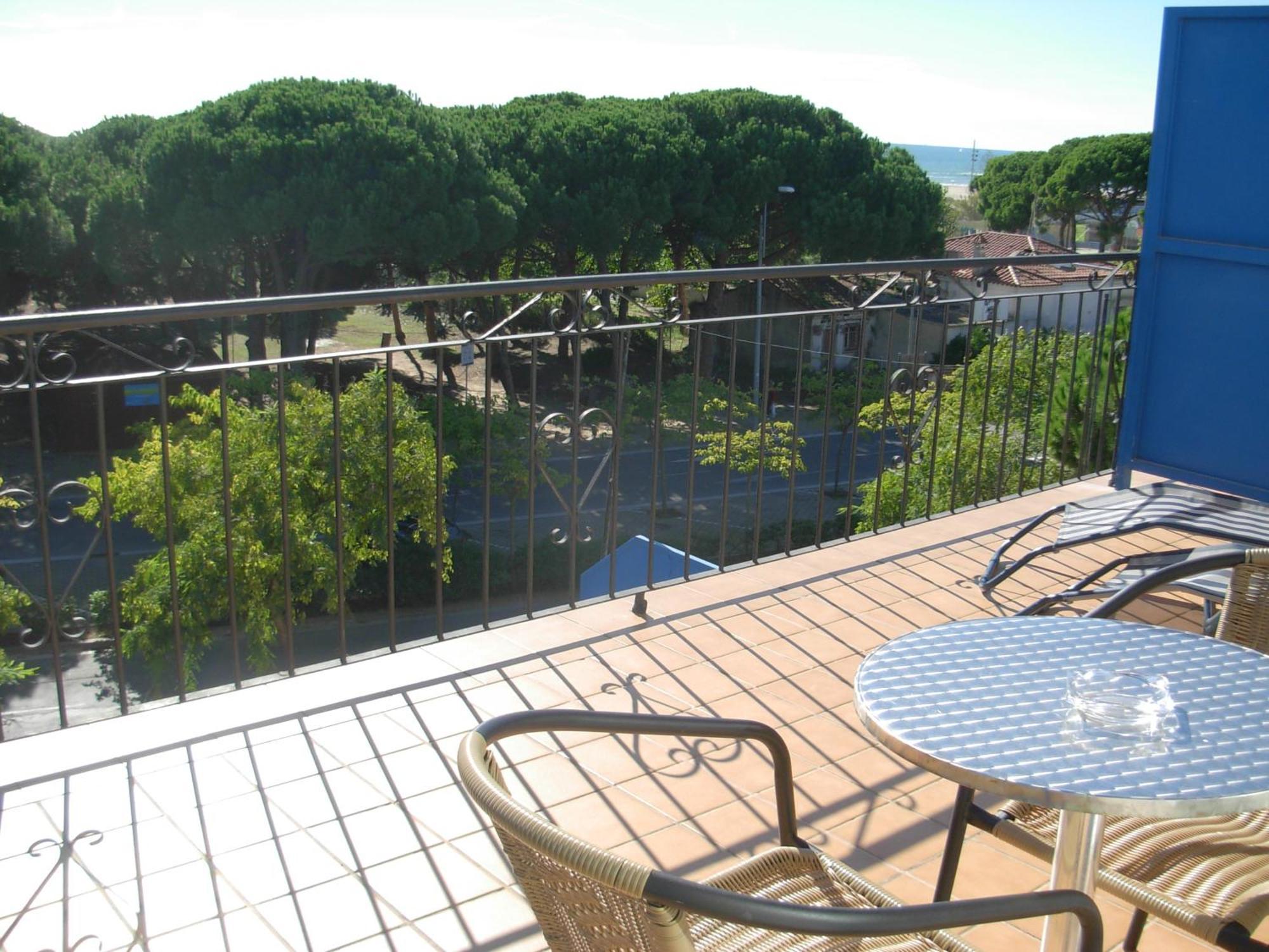 Hotel Rodsan Suizo Castelldefels Exterior foto